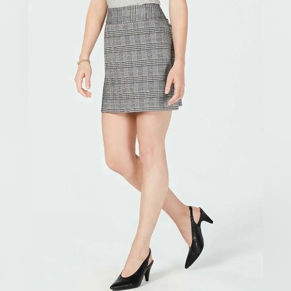 Maison Jules Dresses & Skirts - Maison Jules Houndstooth Plaid Mini Skirt Black Gray A Line High Rise Medium